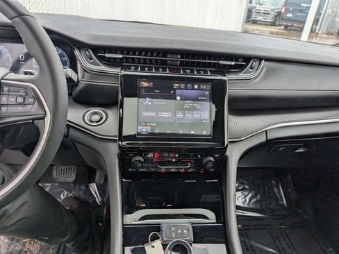 Used 2023 Jeep Grand Cherokee L Altitude image 4