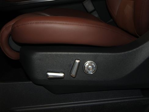 New 2025 Lincoln Navigator Reserve AWD/4WD image 7