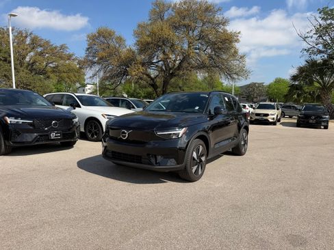 Certified 2024 Volvo XC40 B5 Core AWD/4WD image 2