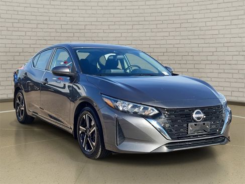 Used 2025 Nissan Sentra SV image 3