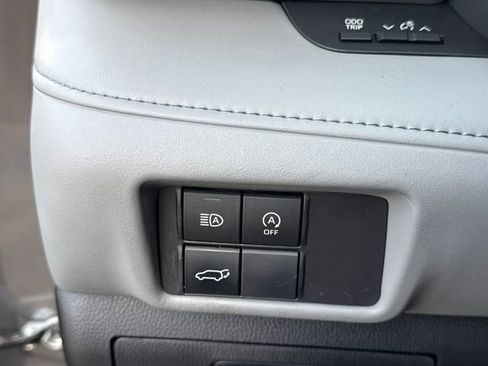 Used 2023 Toyota Highlander XLE image 26