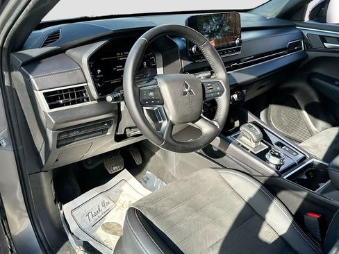 Used 2024 Mitsubishi Outlander SE Black Edition FWD image 9