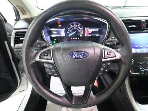 Used 2020 Ford Fusion SE FWD image 18