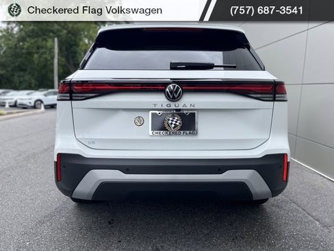 New 2025 Volkswagen Tiguan SE image 16