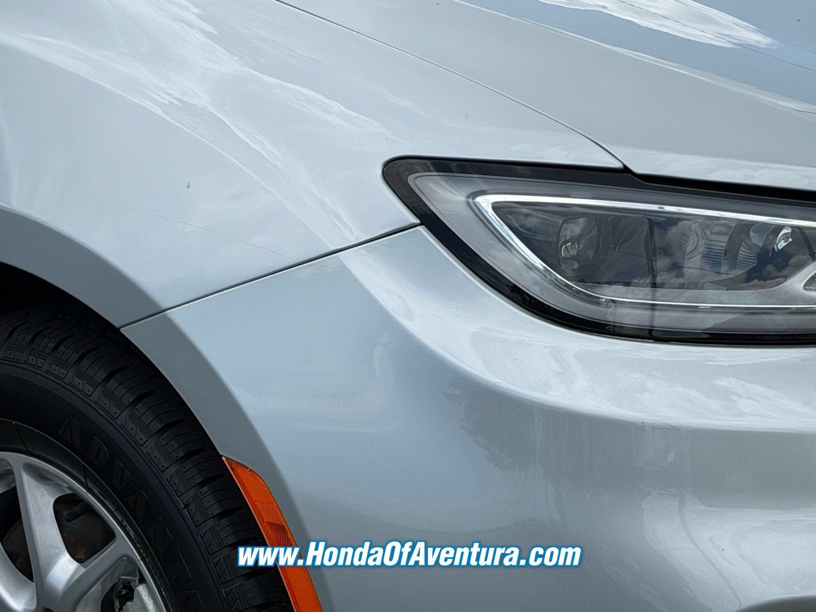 Used 2023 Chrysler Pacifica Touring-L FWD image 7