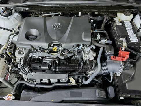Used 2024 Toyota Camry SE image 9