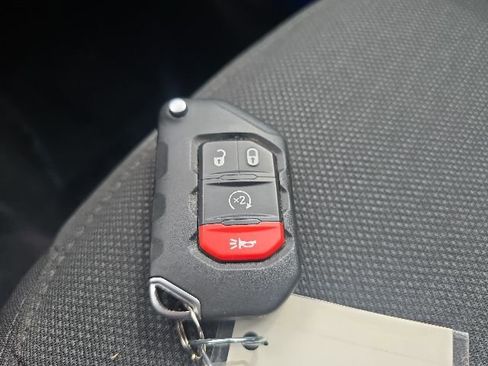 Used 2023 Jeep Gladiator Sport AWD/4WD image 30