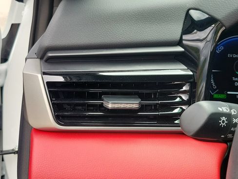 Used 2025 Toyota Camry XSE FWD image 32