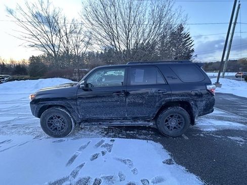 Used 2024 Toyota 4Runner TRD Off-Road Premium image 6