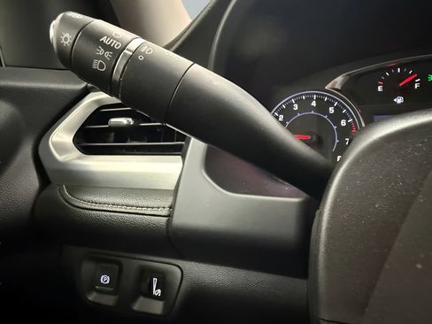 Used 2023 GMC Acadia SLT FWD image 20