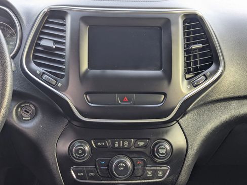 Used 2019 Jeep Cherokee Latitude w/ Popular Appearance Group image 13