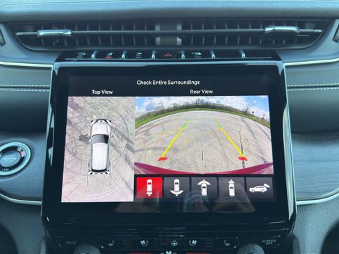 Used 2024 Jeep Grand Cherokee Limited w/ Luxury Tech Group II AWD/4WD image 29