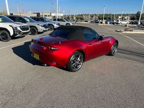 Used 2021 MAZDA MX-5 Miata Grand Touring image 3