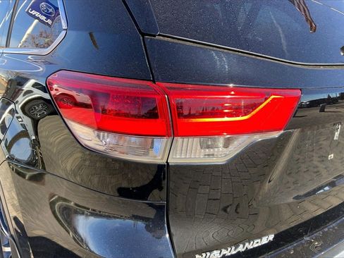 Used 2017 Toyota Highlander XLE image 22