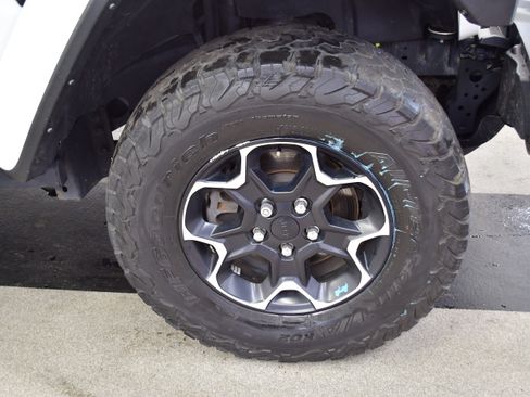 Used 2023 Jeep Wrangler Unlimited Rubicon 4xe w/ Cold Weather Group AWD/4WD image 36