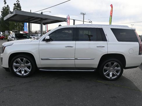 Used 2015 Cadillac Escalade Luxury image 9