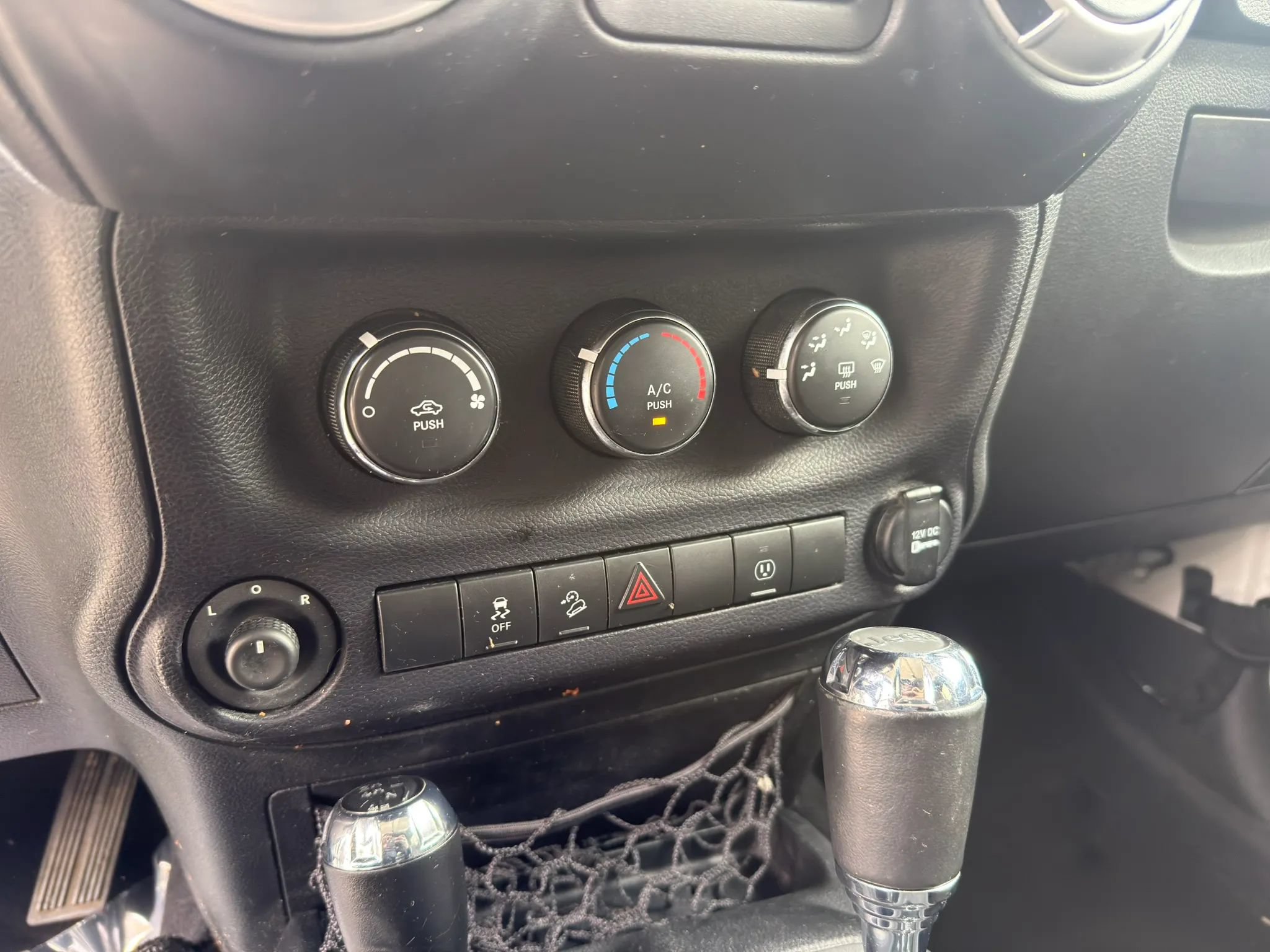 Used 2015 Jeep Wrangler Unlimited Sahara AWD/4WD image 24