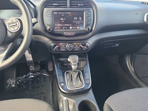 Used 2025 Kia Soul LX FWD image 13