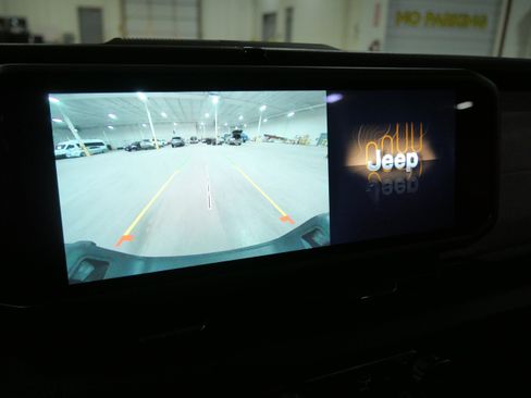 Used 2025 Jeep Gladiator Sport image 34