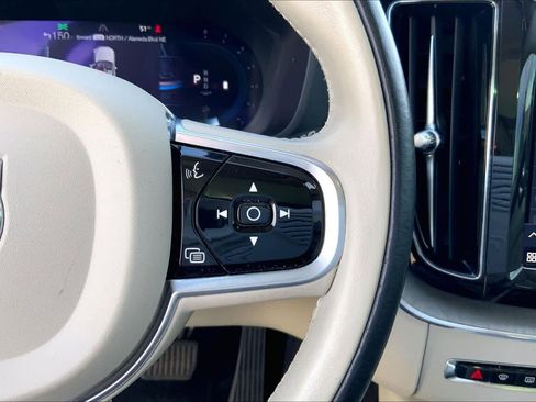 Used 2023 Volvo XC60 B5 Plus image 23