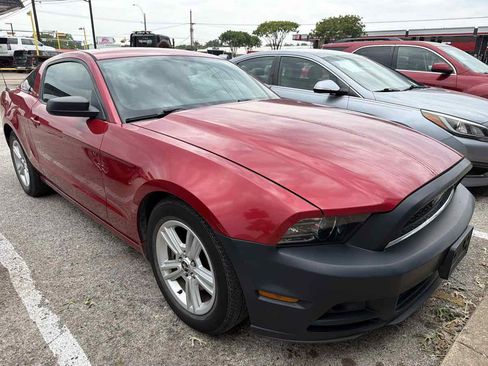Used 2013 Ford Mustang Coupe RWD image 2