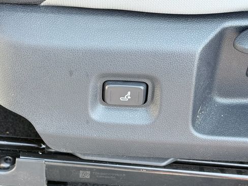 Used 2025 Toyota Tacoma TRD Sport AWD/4WD image 23
