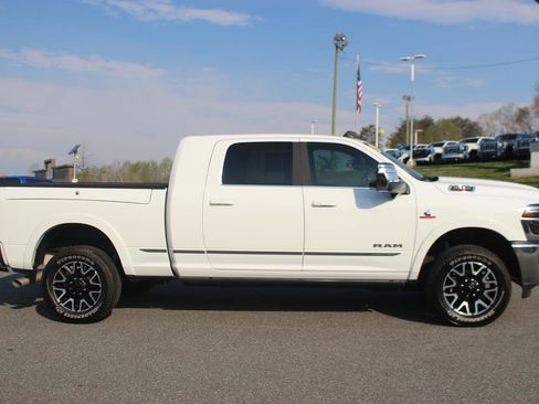 Used 2025 RAM 2500 Limited AWD/4WD image 8