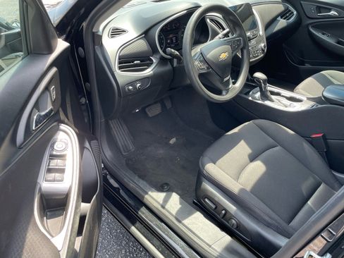 Used 2023 Chevrolet Malibu LT w/ Driver Confidence Package FWD image 4