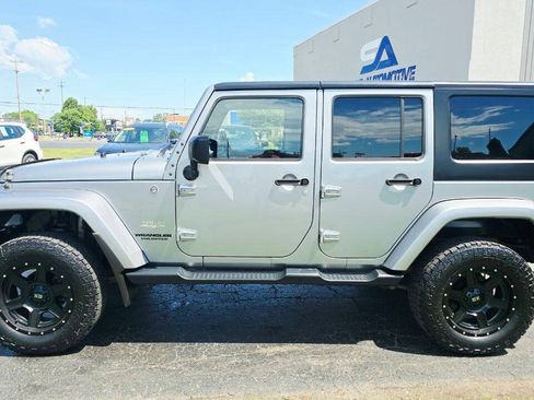 Used 2015 Jeep Wrangler Unlimited Sahara w/ Connectivity Group AWD/4WD image 3