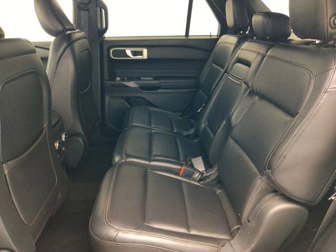 Used 2020 Ford Explorer XLT w/ Equipment Group 202A RWD image 18