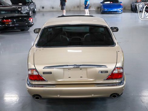 Used 2001 Jaguar XJ8 image 31