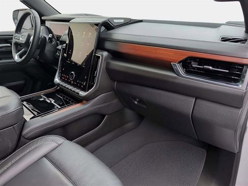 Used 2025 GMC Yukon Denali image 24