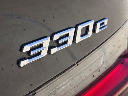 Used 2023 BMW 330e w/ M Sport Package RWD image 8