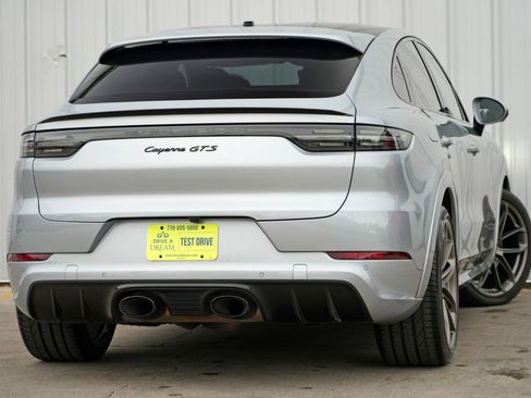 Used 2021 Porsche Cayenne GTS w/ Lightweight Sport Package image 5