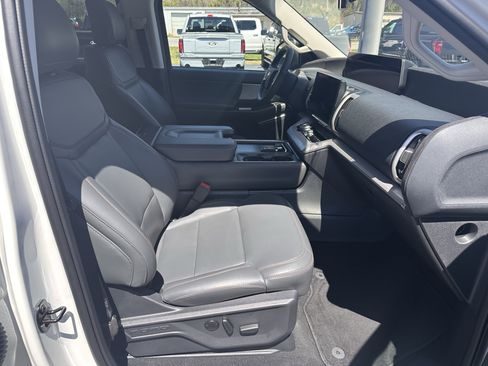 Used 2025 Ford Expedition Active image 14