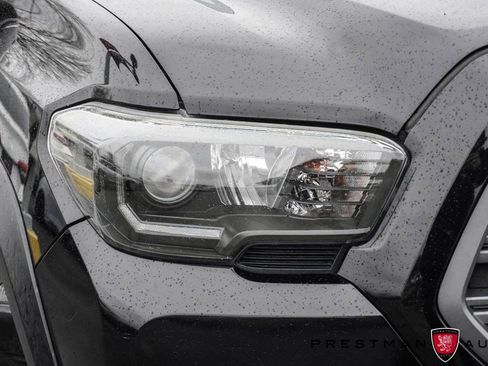 Used 2020 Toyota Tacoma TRD Off-Road w/ Technology Package image 14