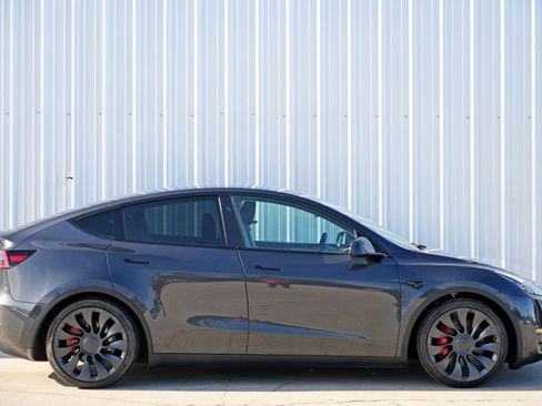 Used 2024 Tesla Model Y Performance image 55