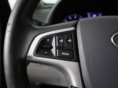 Used 2012 Hyundai Accent SE FWD image 32