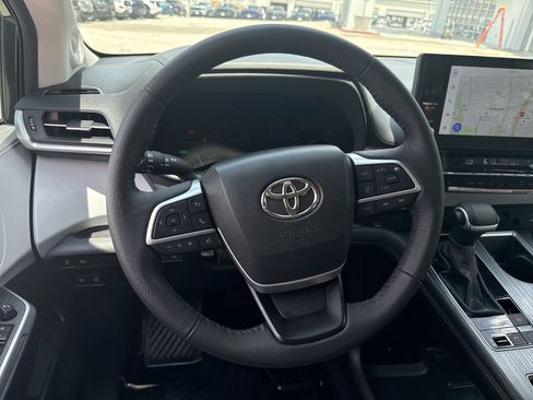Certified 2026 Toyota Sienna XLE FWD image 11