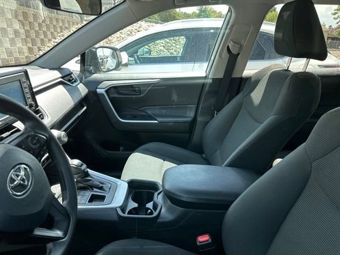 Used 2021 Toyota RAV4 LE w/ Carpet Mat Package (TMS) AWD/4WD image 6