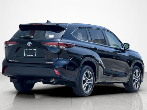 Certified 2024 Toyota Highlander XLE AWD/4WD image 5