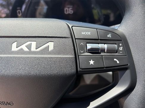 New 2025 Kia K4 LXS image 26