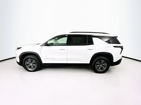 Used 2025 Chevrolet Traverse LT FWD image 4