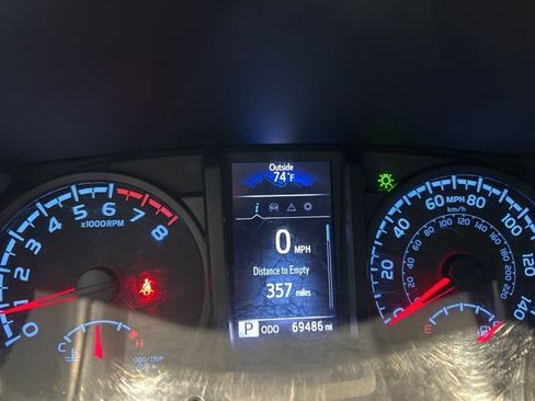 Used 2022 Toyota Tacoma SR image 12