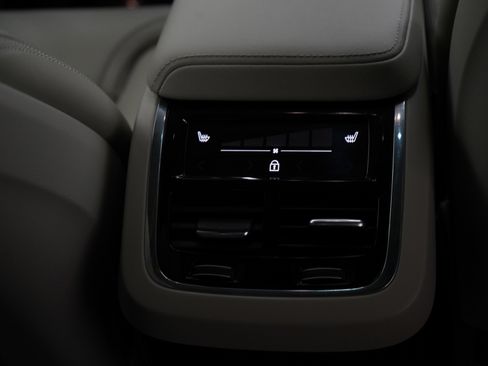 Used 2023 Volvo XC60 B5 Ultimate w/ Climate Package image 14