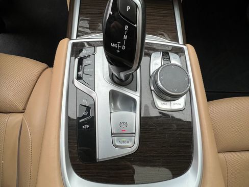 Used 2022 BMW 740i image 16