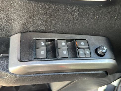 Used 2022 Toyota Tacoma SR5 w/ Black Out Package (TMS) AWD/4WD image 11