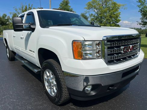 Used 2013 GMC Sierra 3500 SLT w/ SLT Convenience Package AWD/4WD image 3