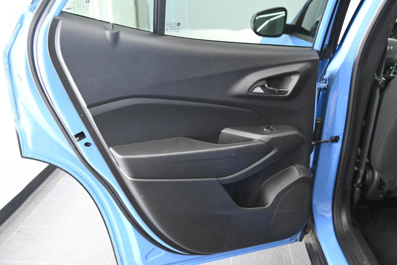 Used 2024 Chevrolet Trax RS w/ Sunroof Package FWD image 30