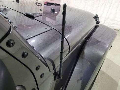 Used 2018 Jeep Wrangler Unlimited Sahara w/ Connectivity Group image 57